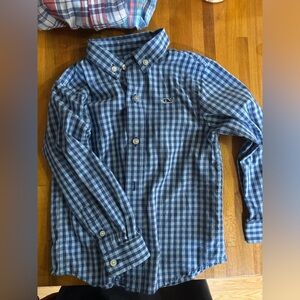 Boys Vineyard Vines button up long sleeve shirt. Great condition. Size 3T